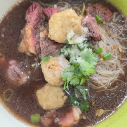 พี่ฝนก๋วยเตี๋ยว&อาหารตามสั่ง ชัยนาท