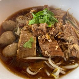 ก๋วยเตี๋ยวเนื้อตุ๋น