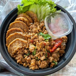 ข้าวสองสหายกะเพราหมูสับ+หมูยอทอด