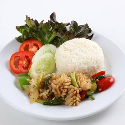 ข้าวผัดพริกไทยดำปลาหมึก