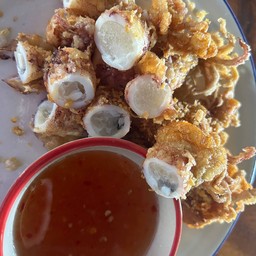 หมึกไข่แดดเดียวทอด เรือไดร์ สดๆ