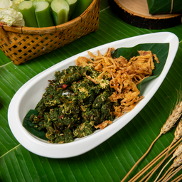 ผัดไข่ผำใส่ไข่ไก่