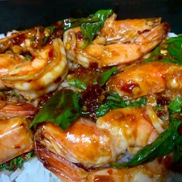 ข้าวกะเพรากุ้ง