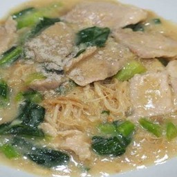 เส้นหมี่ราดหน้า