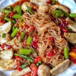 ตำเส้นเล็กหมูยอ ฟรีกากหมู