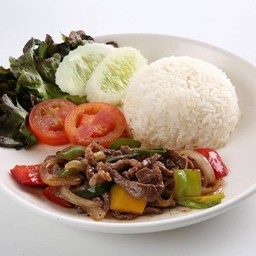 ข้าวผัดพริกไทยดำเนื้อ