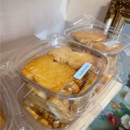 ปังกรอบอบเนย