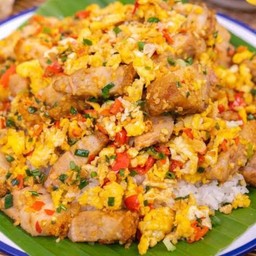 ข้าวหมูกรอบคั่วพริกเกลือใส่ไข่ แนะนำ