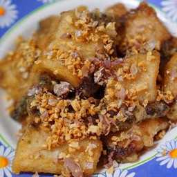 ปลานิลทอดกระเทียมพริกไท-น้ำจิ้มซีฟู้ด