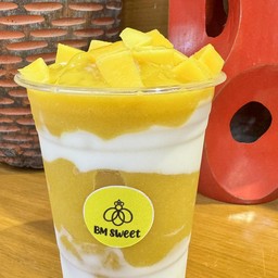 Mango yogrut smootie