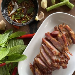 สันคอหมูย่างจิ้ม