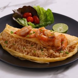 ข้าวผัดมันกุ้งห่อไข่