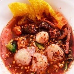 เกี๊ยวปลาเย็นตาโฟต้มยำ