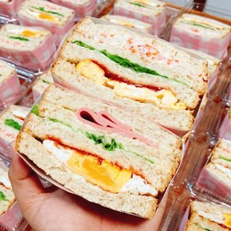 แซนวิชทูน่า ไส้กรอก