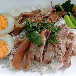 ขาหมูราดข้าวรวม