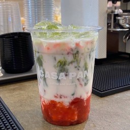 สตรอว์เบอรี่ มัจฉะ ลาเต้