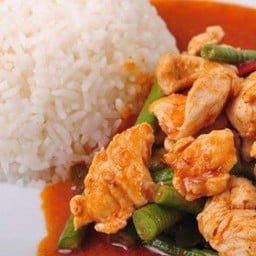 ข้าวผัดพริกแกง