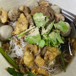 เตี๋ยวเนื้อตุ๋นบ้านตุ้ม (ตำรับมังกรเฟื้องฟ้า)