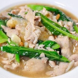 เส้นใหญ่ราดหน้า