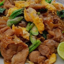 เส้นใหญ่ผัดซีอิ้ว