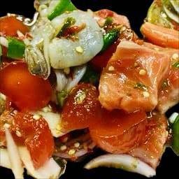 ยำไข่แดงเค็มกุ้งสดแซลมอน