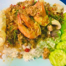 ข้าวกะเพรารวมวุ้นเส้น