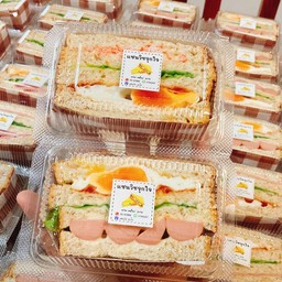 แซนด์วิชไส้กรอก หมูหยอง