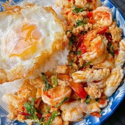 กะเพราชนีฟู้ดราดข้าว