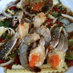 ยำแซ่บ-ข้าวตามสั่ง by: แม่น้องกาฟิวส์