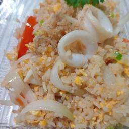 ข้าวผัดปลาหมึก