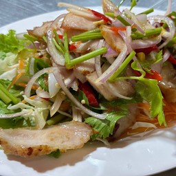 ยำคอหมูย่าง