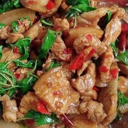 ข้าวกระเพราหมูสามชั้น