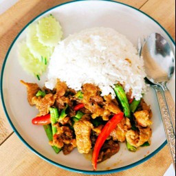 ข้าวเครื่องแกงหมูอิ่มจุใจ