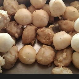 ลูกชิ้นหมูลอยน้ำ