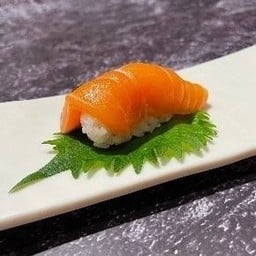 SALMON NIGIRI