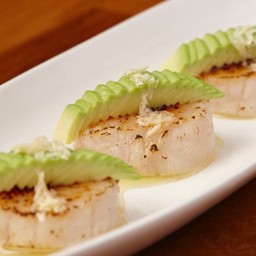 Seared Scallop w/ Truffle