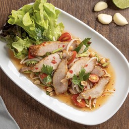 ยำคอหมูย่าง