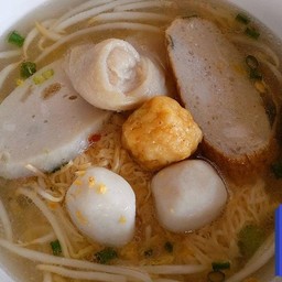 ก๋วยเตี๋ยวลูกชิ้นปลารวม