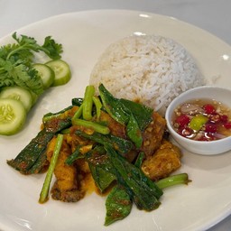 ข้าวปลากะพงผัดเครื่องแกง