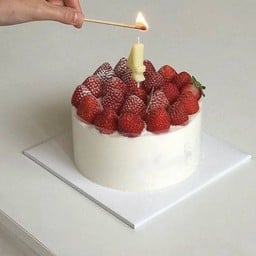 18.เค้กผลไม้นอกสด สตอเบอรี่