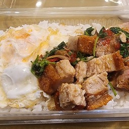 ข้าวกระเพราหมูกรอบ