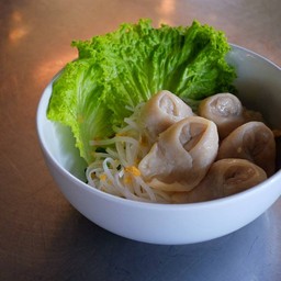 ก๋วยเตี๋ยวเกี๊ยวปลาล้วน