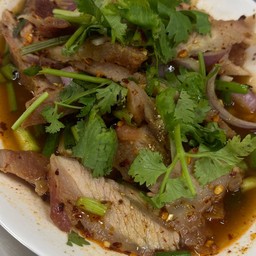 น้ำตกคอหมูย่าง