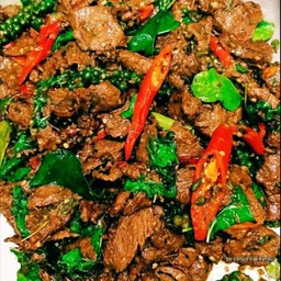 ผัดเผ็ดเนื้อ