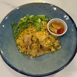ข้าวผัดผงกะหรี่หมูสามชั้น
