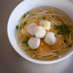 ก๋วยเตี๋ยวลูกชิ้นปลาล้วน