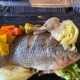 ปลานิลนึ่ง+ชุดผัก+น้ำจิ้มแจ่วปลาร้า(นึ่งใหม่ทุกตัวครับ)