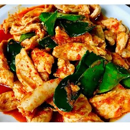 ข้าวผัดพริกแกง
