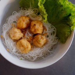 ก๋วยเตี๋ยวลูกชิ้นกุ้งล้วน