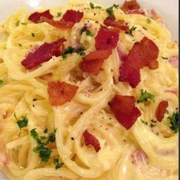 คาโบนารา (เบคอนกรอบ)